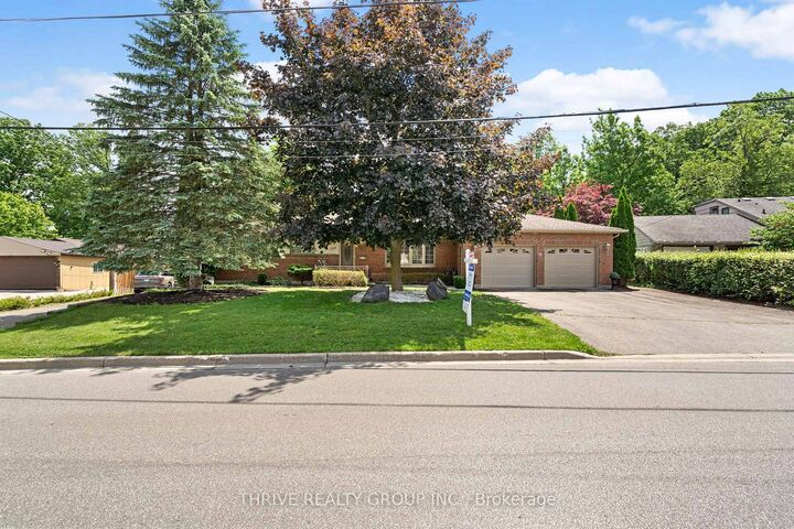 255 Ridgewood Crescent — photo 1