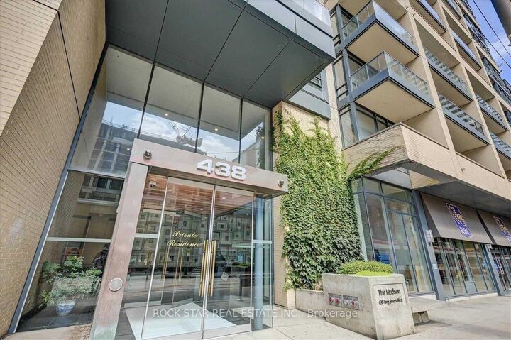 Property Photo: 438 King Street W 720 ON M5V 3T9