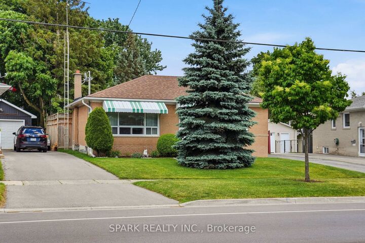 Property Photo: 416 Delrex Boulevard ON L7G 4H9