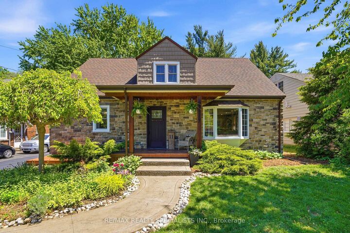 Property Photo: 11 Kingsway Boulevard ON L3M 3E4
