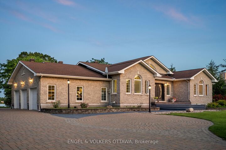 Property Photo: 1562 Lakeshore Drive ON K4P 1G9