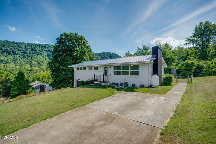 Property Photo: 169 Frances Street VA 24251