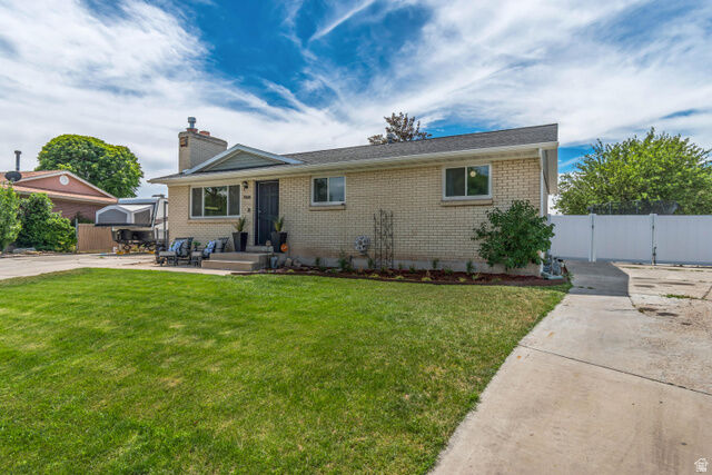 Property Photo: 7222 S Robin Way W UT 84084