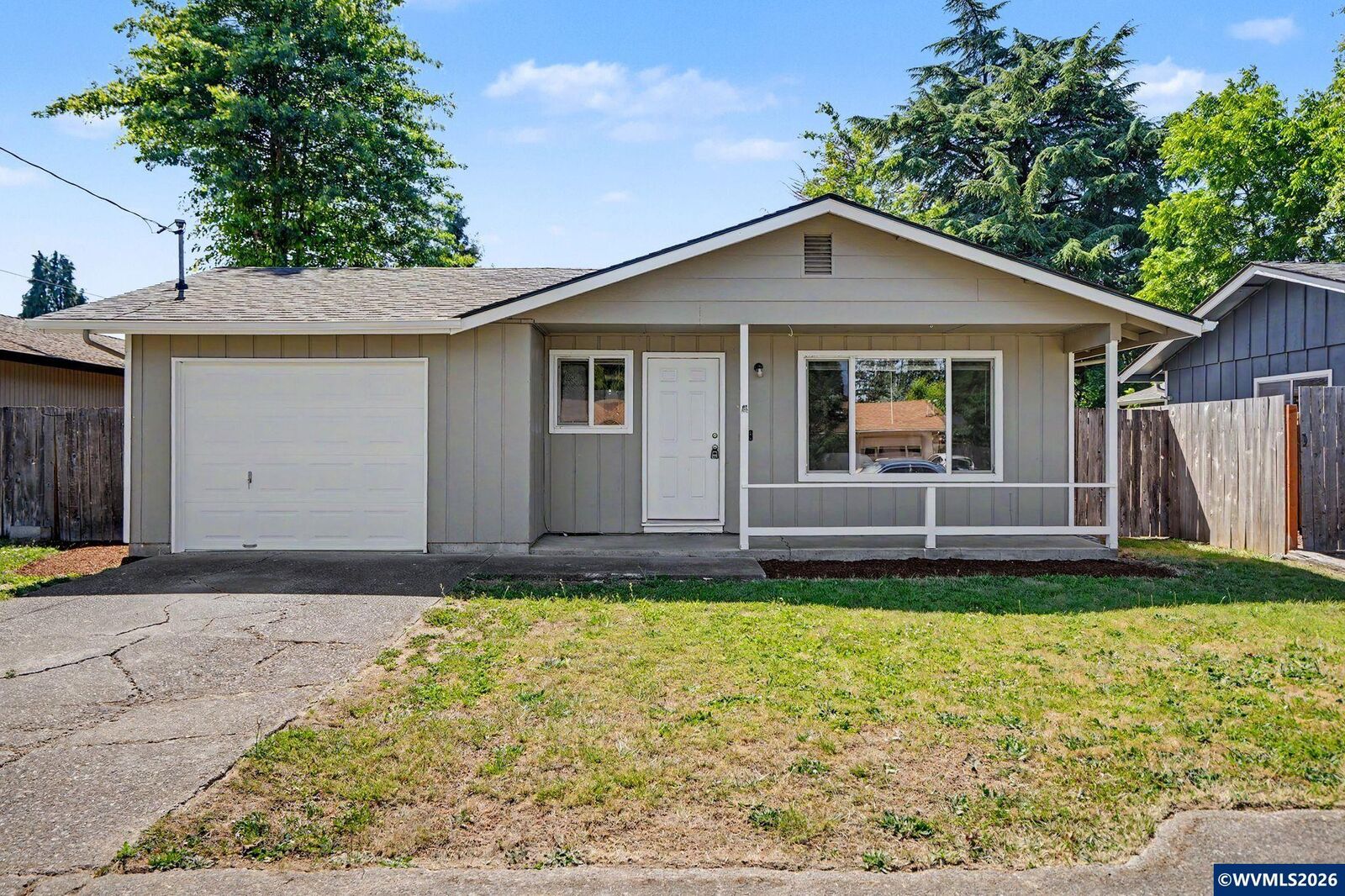 Property Photo:  2300 SE Ryan St  OR 97333 