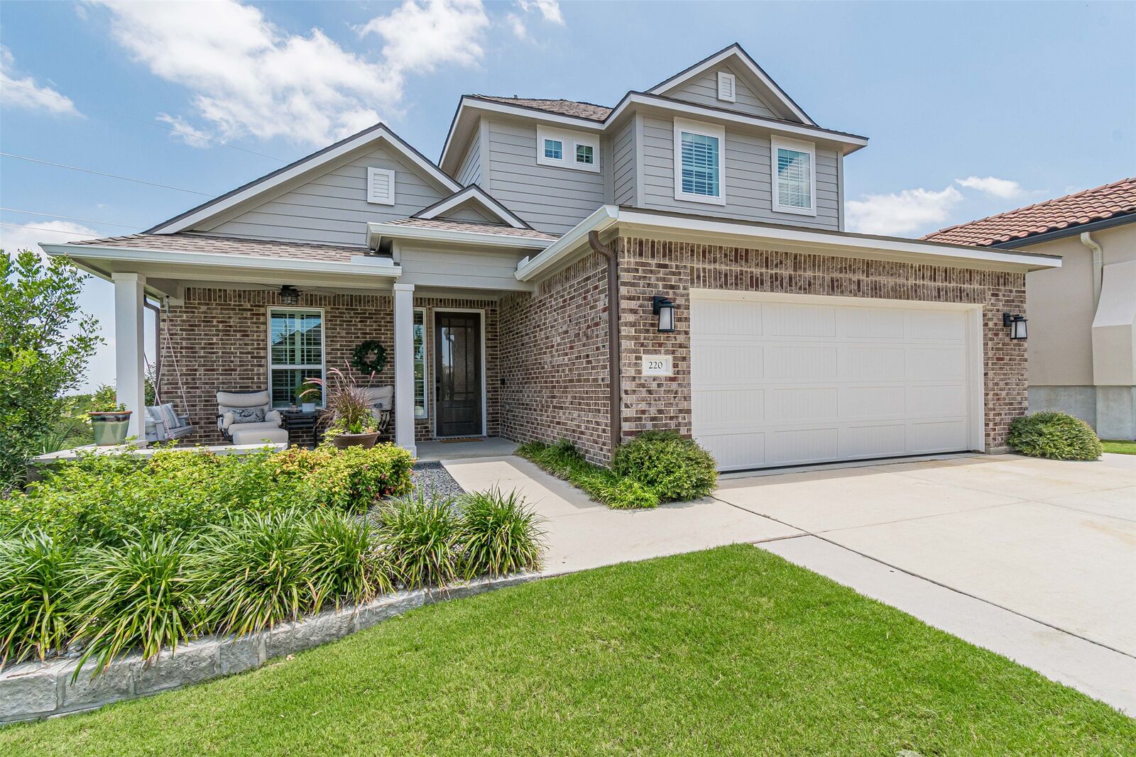 Property Photo: 220 Cruising Oak Street TX 78666