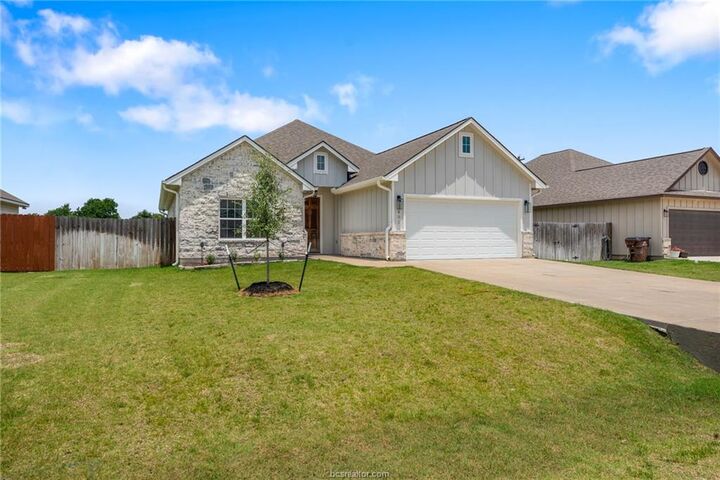Property Photo:  401 Brazos Bend  TX 77878 