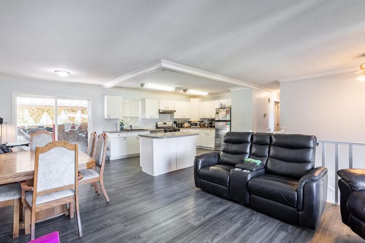 Property Photo: 27582 31B Avenue BC V4W 3L3
