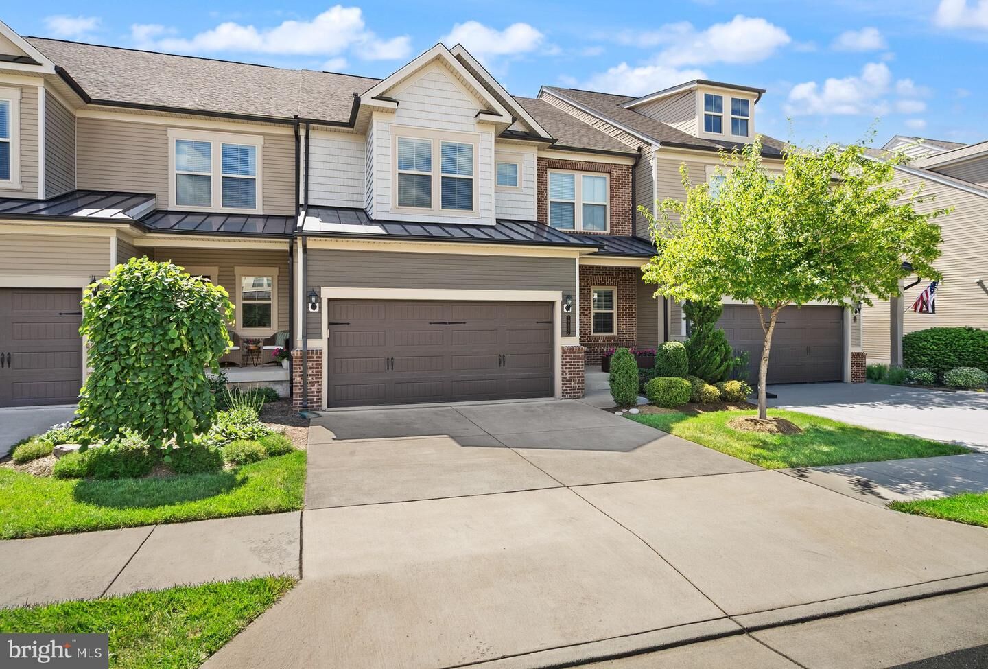 Property Photo:  19847 Silvery Blue Terrace  VA 20147 