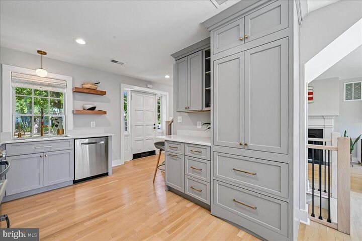 Property Photo: 655 E Street SE DC 20003