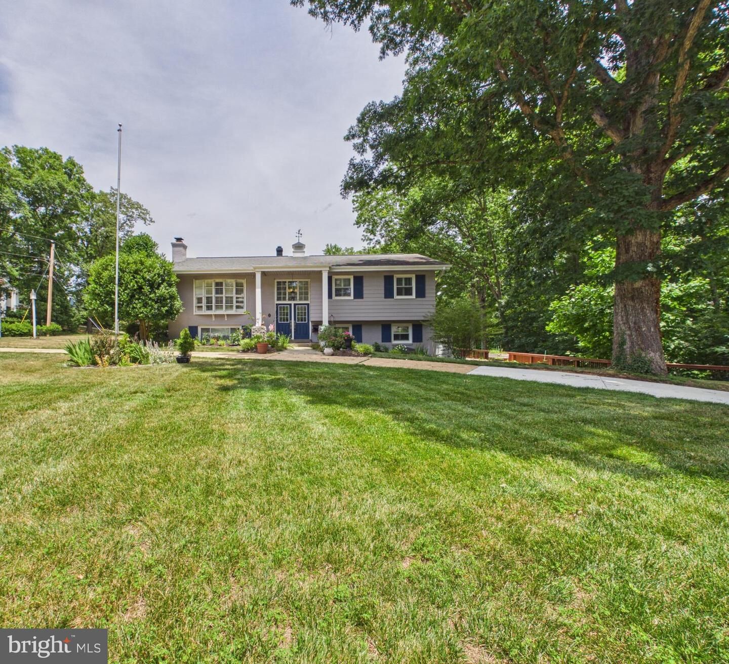 Property Photo:  9201 Cherrytree Drive  VA 22309 