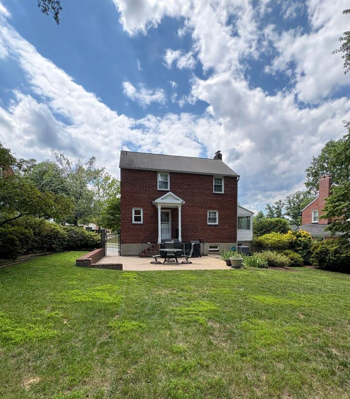 Property Photo:  1027 N McKinley Road  VA 22205 