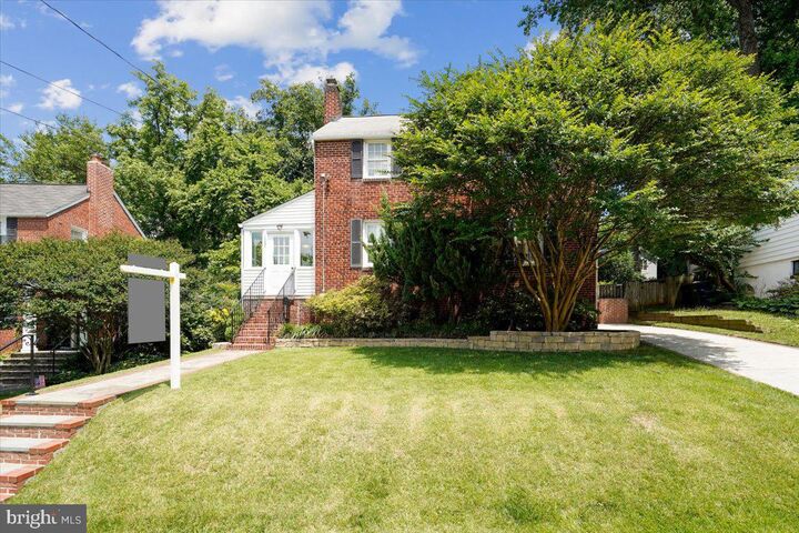 Property Photo:  1027 N McKinley Road  VA 22205 