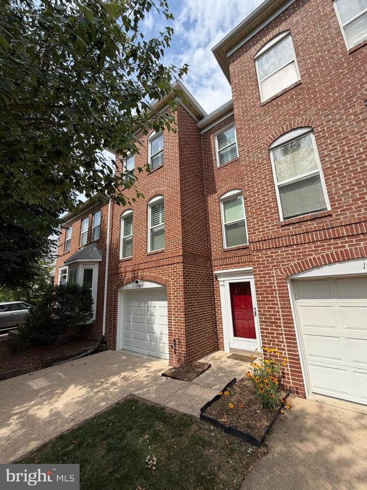 Property Photo:  12087 Edgemere Circle  VA 20190 