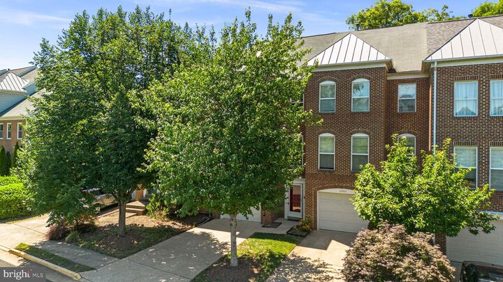 Property Photo:  12087 Edgemere Circle  VA 20190 