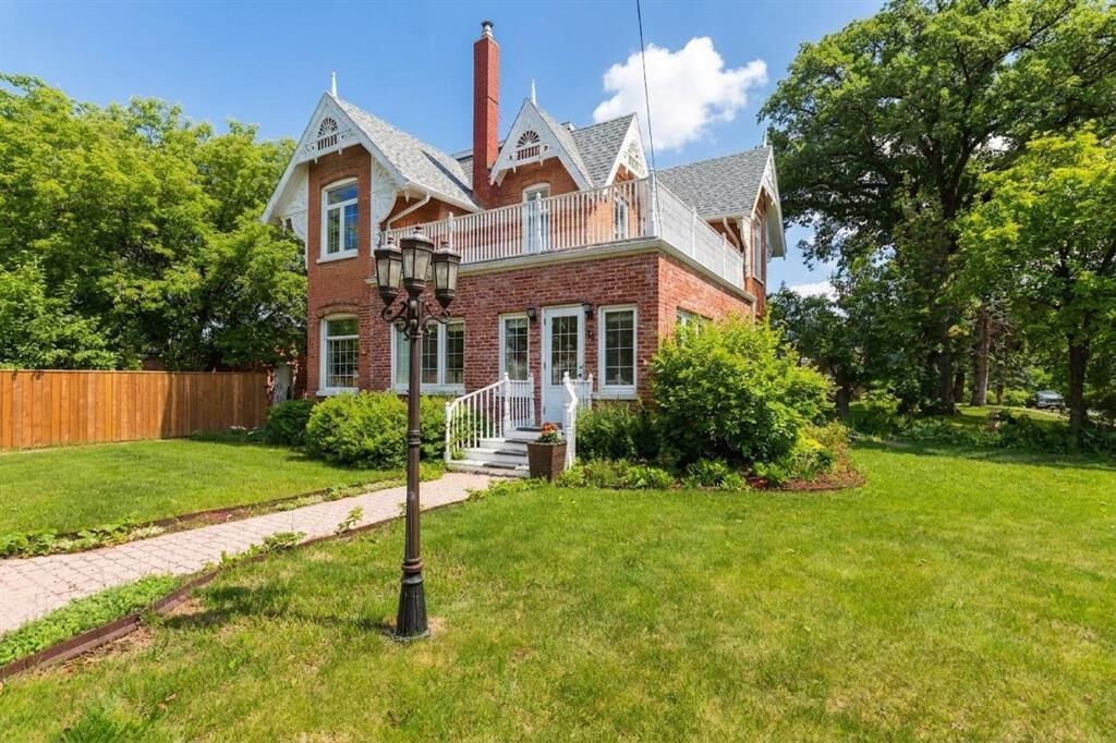 Property Photo:  33 2nd Avenue  MB R0G 0J0 