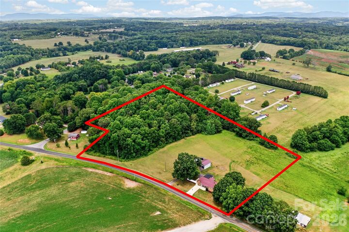 Property Photo:  1316 Drumstand Road  NC 28678 