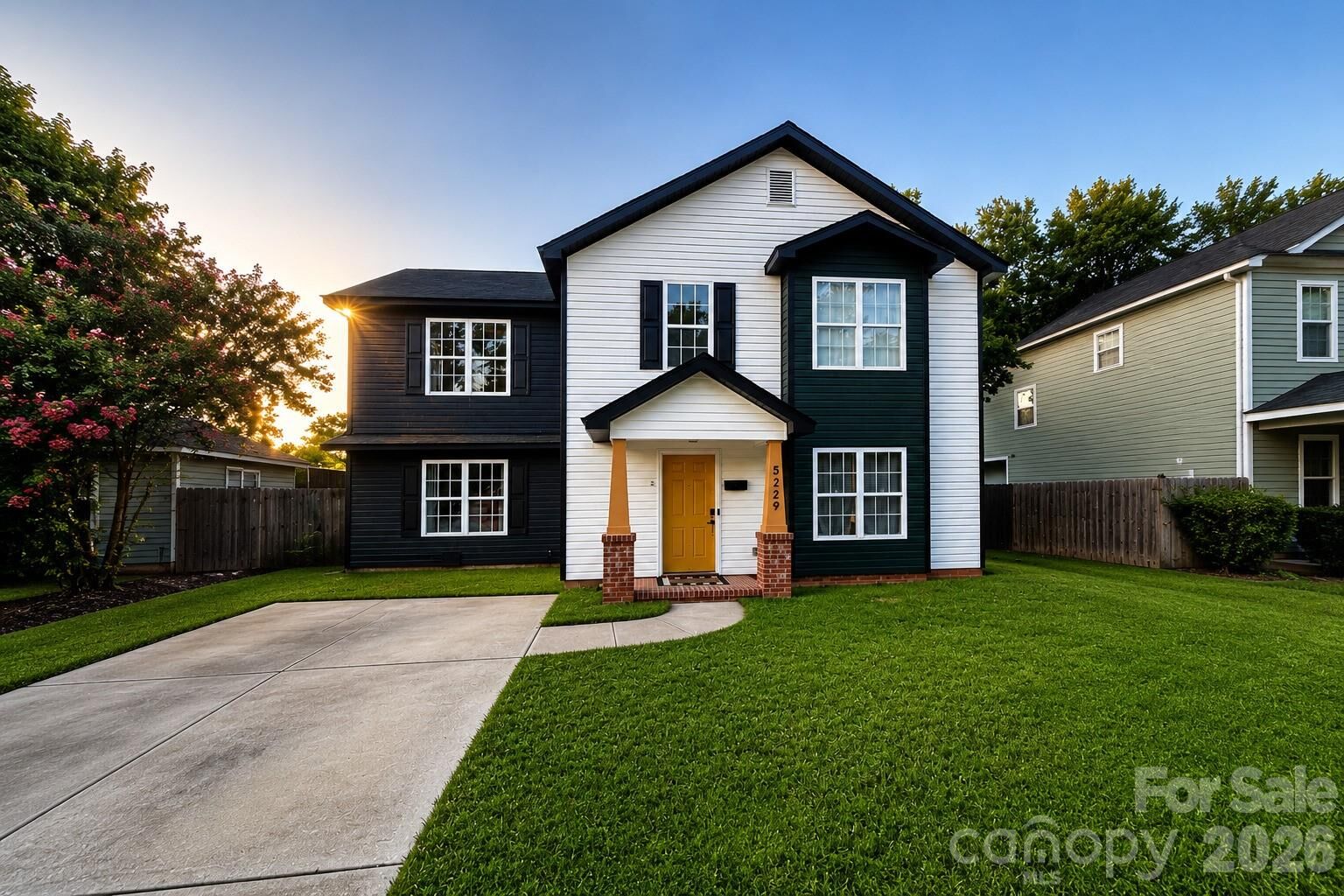 Property Photo:  5229 Tarrywood Lane  NC 28205 