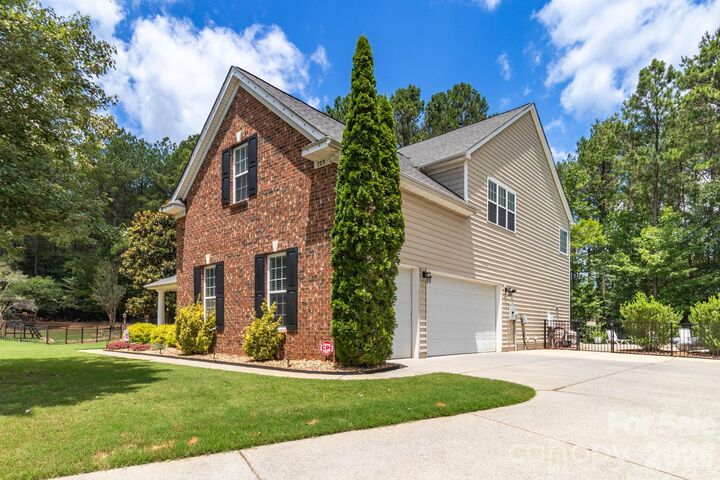 Property Photo:  723 Cavendish Lane  NC 28173 