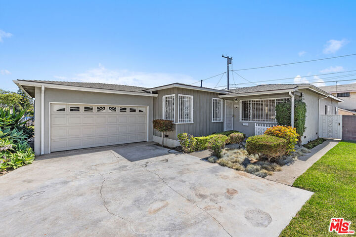 Property Photo: 11619 Daleside Ave CA 90250