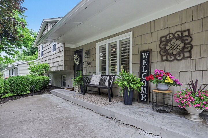 Property Photo:  802 Larkspur Drive  OH 43055 