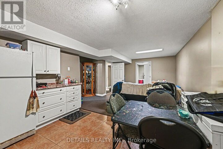 Property Photo:  816 Willow Avenue  ON K1E 1C7 