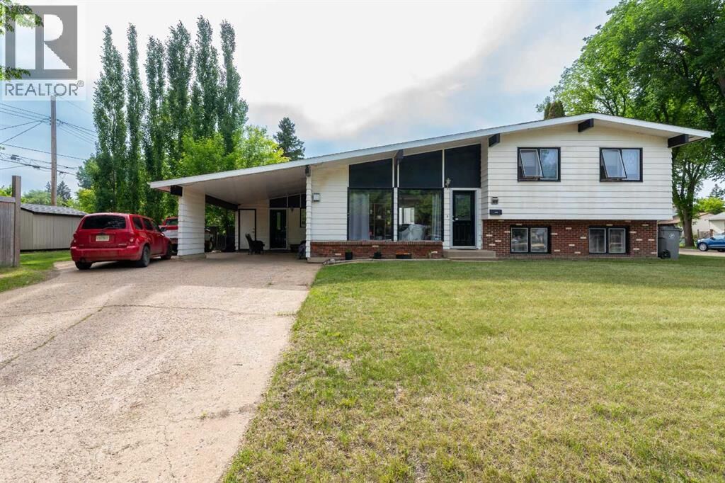 Property Photo:  4801 40 Street  SK S9V 0C3 