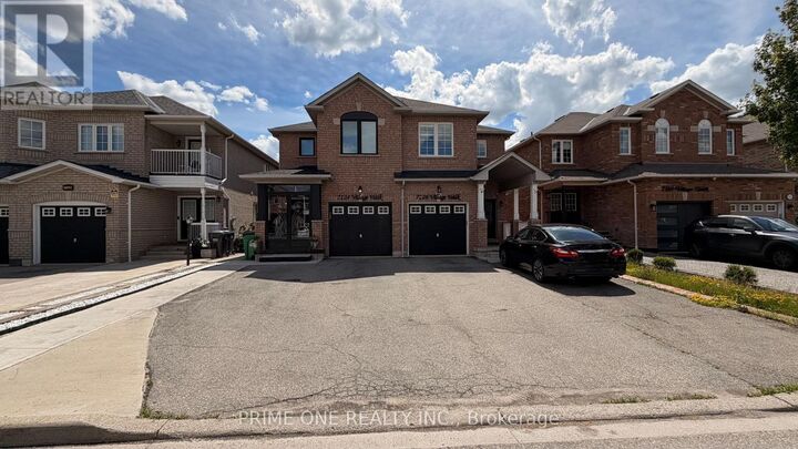 Property Photo:  7124 Village Walk  ON L5W 1X4 