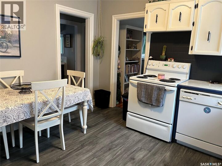 Property Photo:  2322 Reynolds Street  SK S4N 3N5 