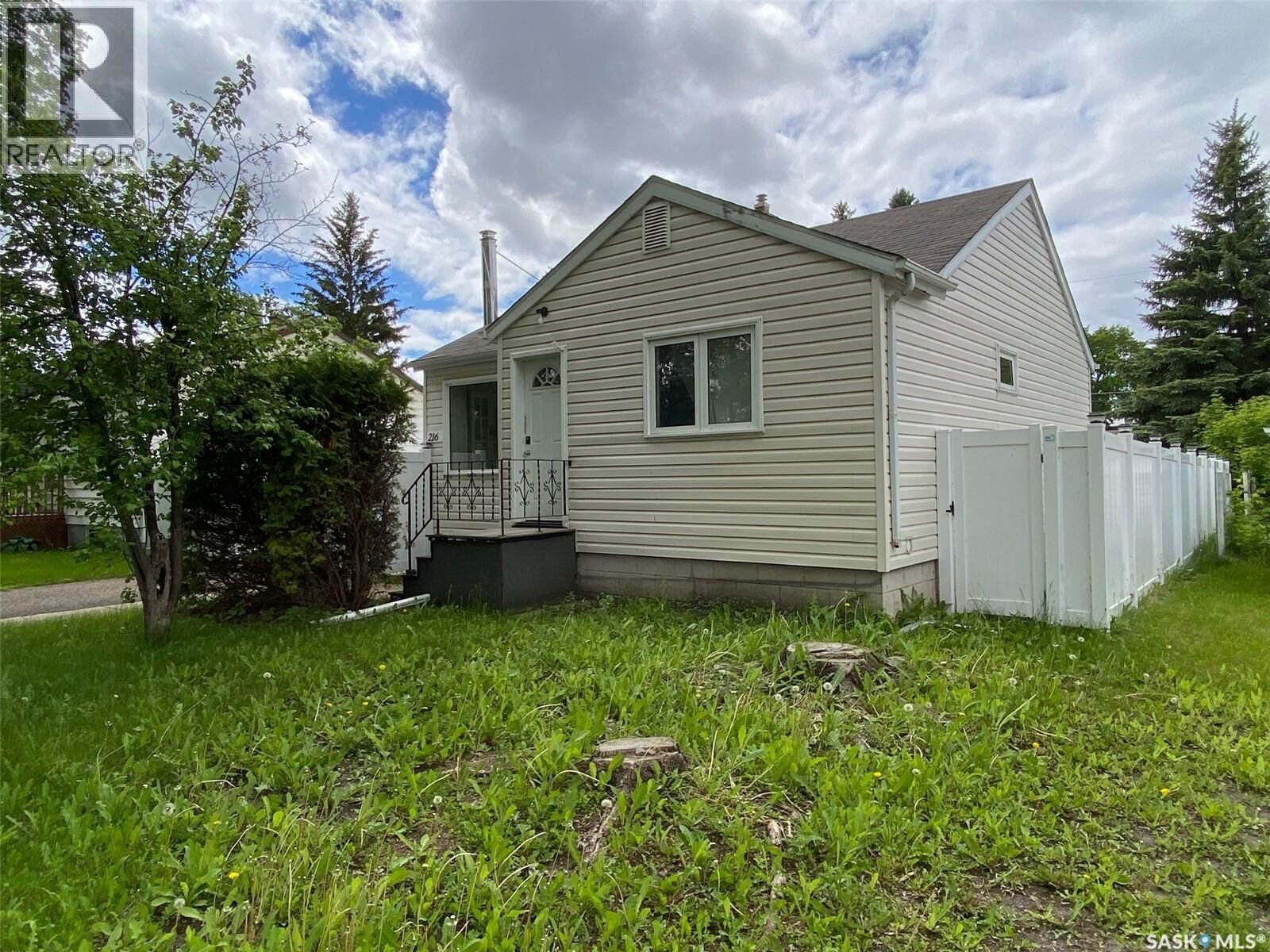 Property Photo: 216 Maple Avenue SK S3N 2W1