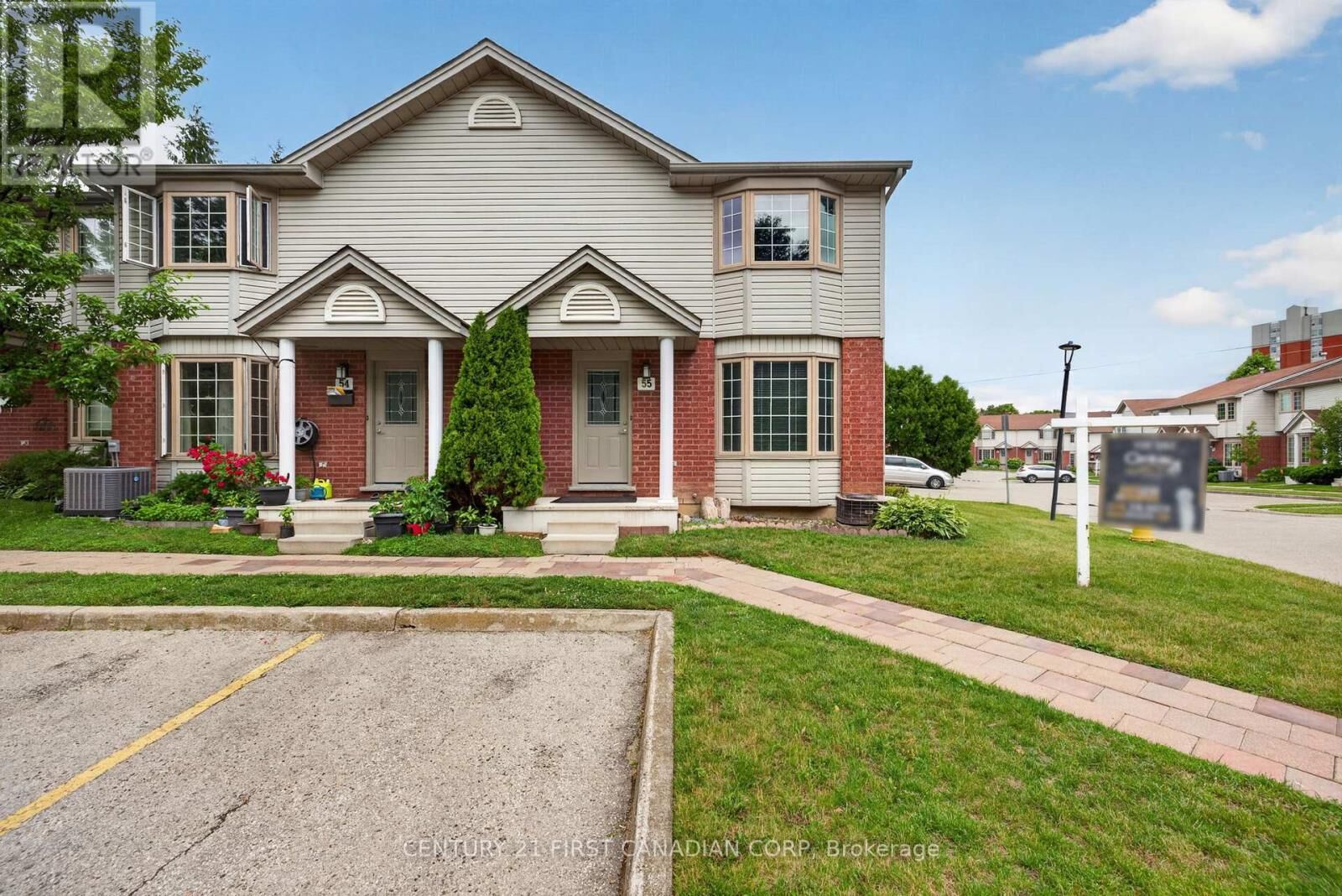 Property Photo:  70 Chapman Court 55  ON N6G 4Z4 