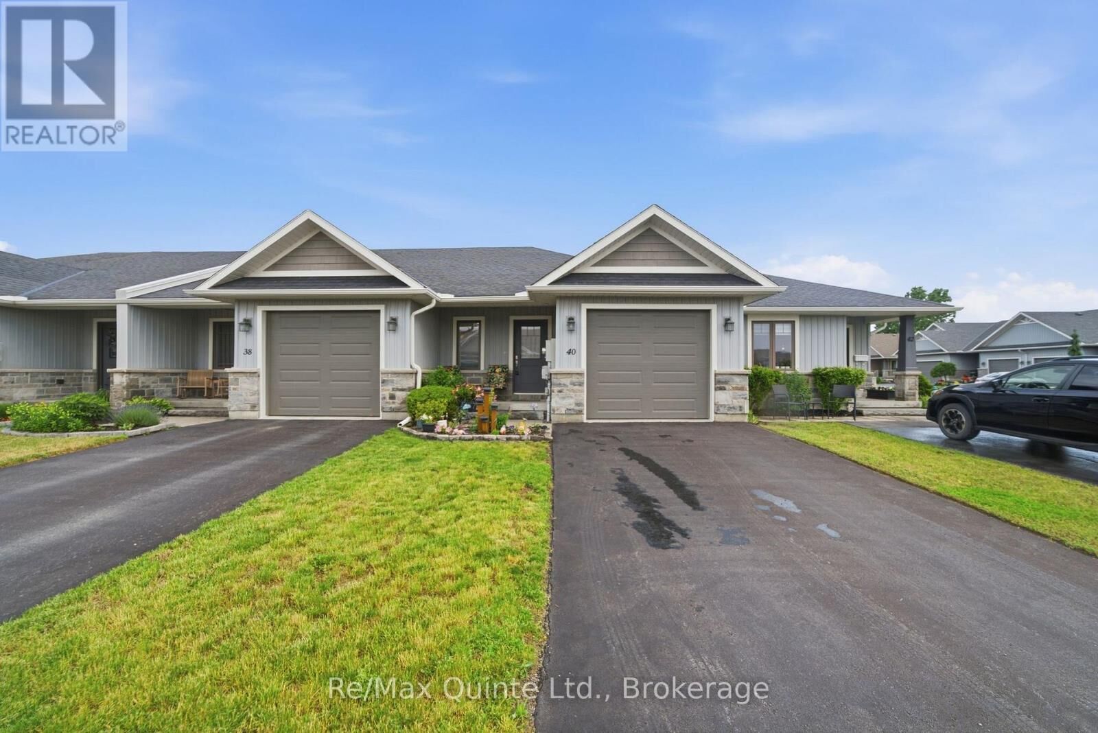 Property Photo:  40 Cobblestone Street  ON K8P 0B8 