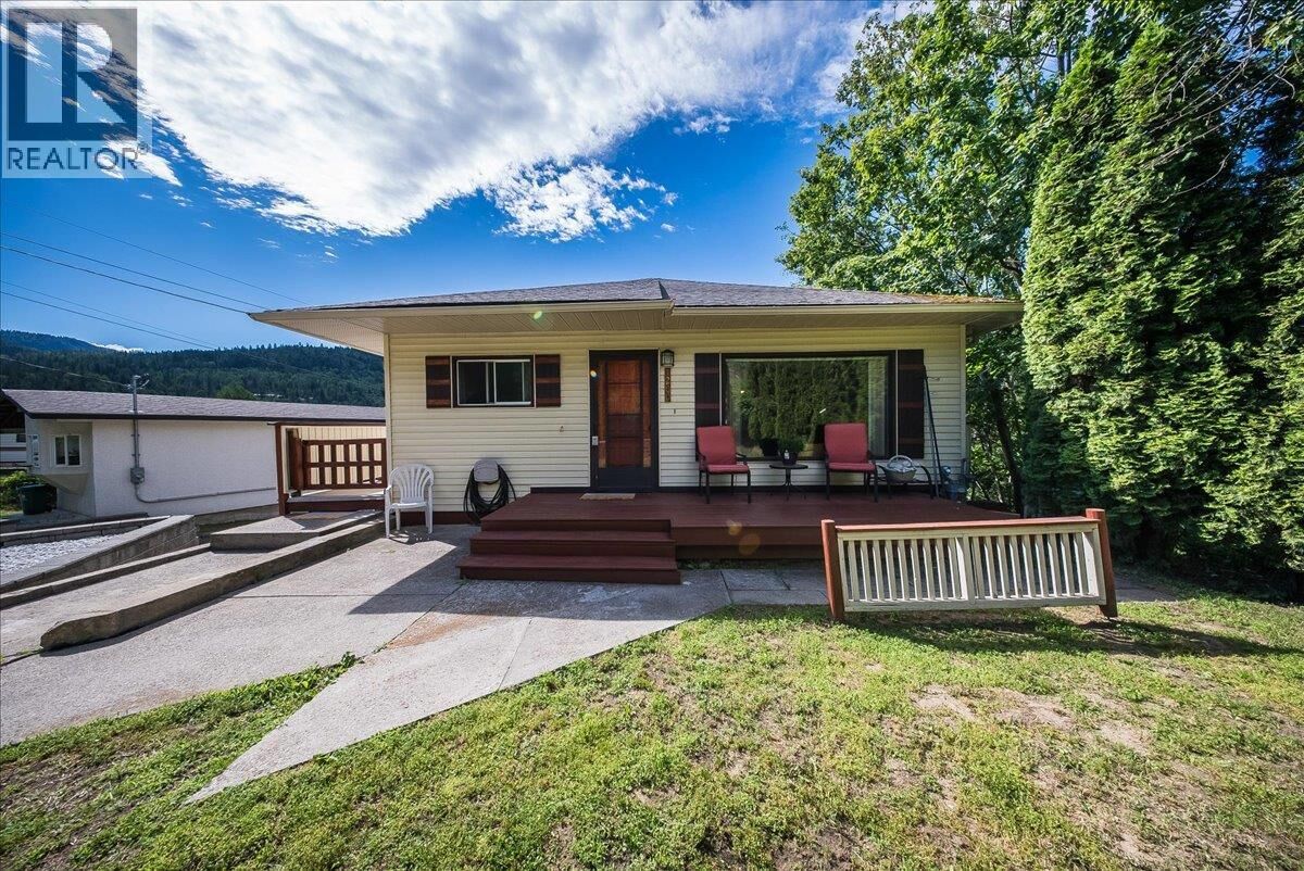 Property Photo: 1200 Falls Road BC V0G 1P0