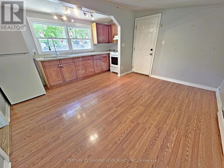 Property Photo:  235 Bayview Avenue B  ON L4P 2T4 
