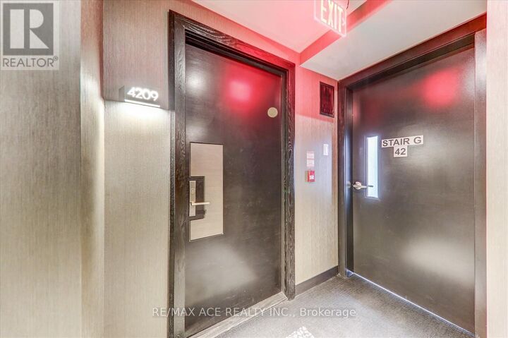 Property Photo:  65 St Mary Street 4209  ON M5S 0A6 