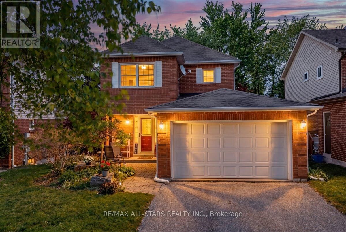 Property Photo:  66 Kyle Crescent  ON L4P 3P6 