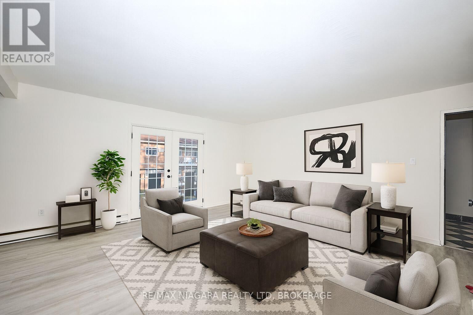 Property Photo:  141 Plymouth Road Unit 9  ON L3B 3C8 