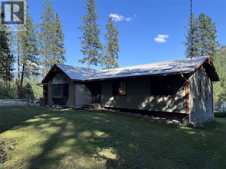Property Photo: 725 3 Highway BC V0H 1E0