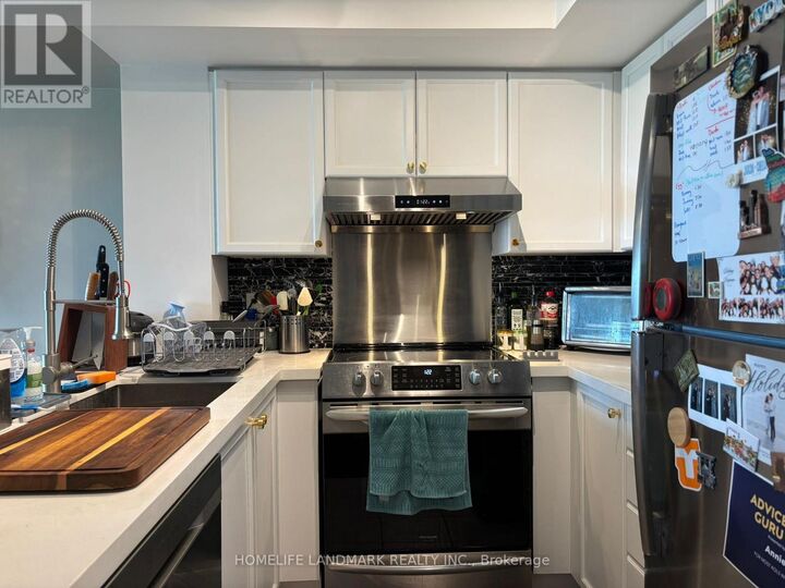 Property Photo: 17 Barberry Place 1611 ON M2K 3E2