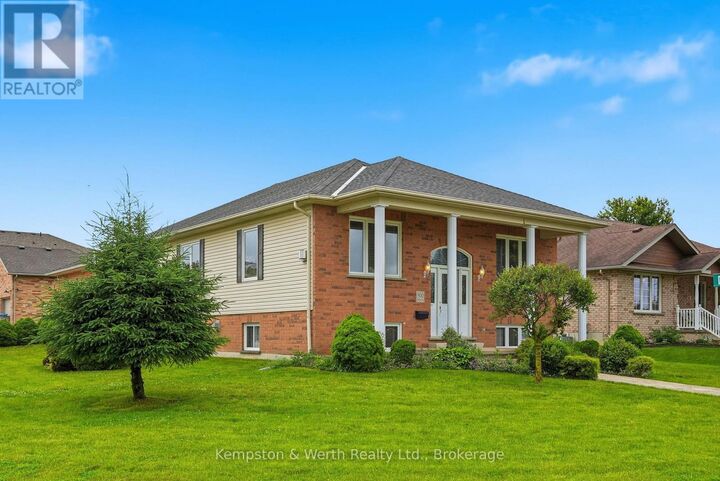 Property Photo:  900 Boyd Avenue  ON N4W 3V5 