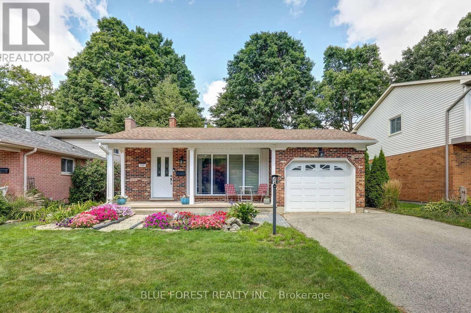 Property Photo:  219 Worthington Avenue  ON N5Z 4H9 