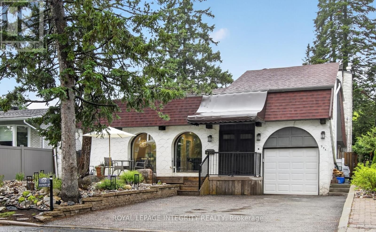 Property Photo:  954 Watson Street  ON K2B 6C2 