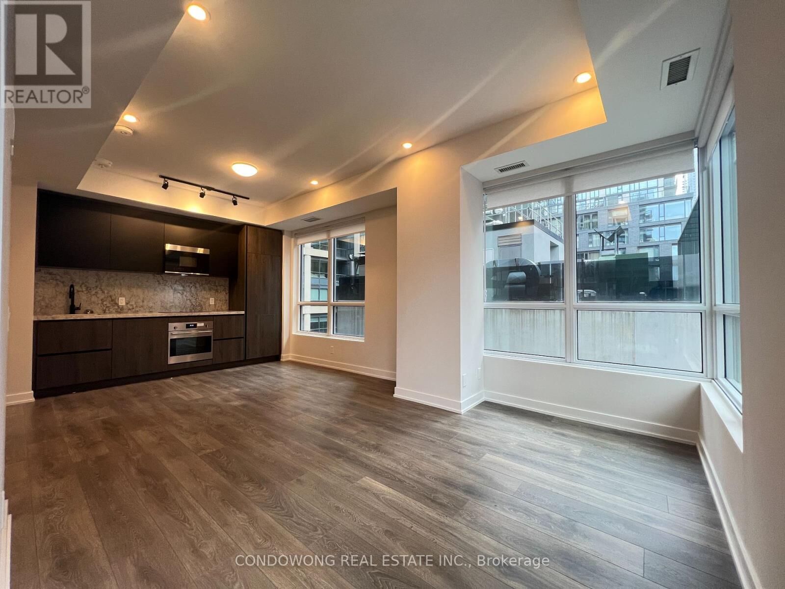 Property Photo:  108 Peter Street 816  ON M5V 0W2 