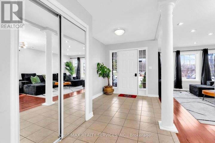 Property Photo: 7009 Kalar Road ON L2H 3J6