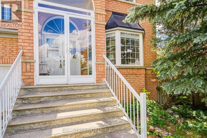 Property Photo:  19 Fountain Court  ON L4S 2K4 