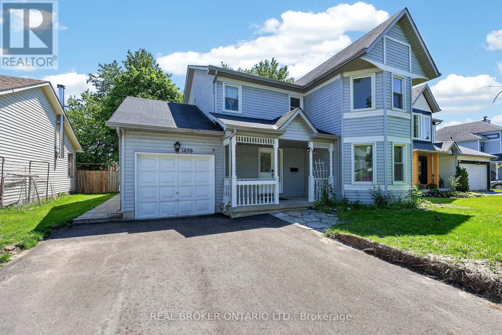 Property Photo: 1895 Applewood Avenue Upper ON L9S 1W2