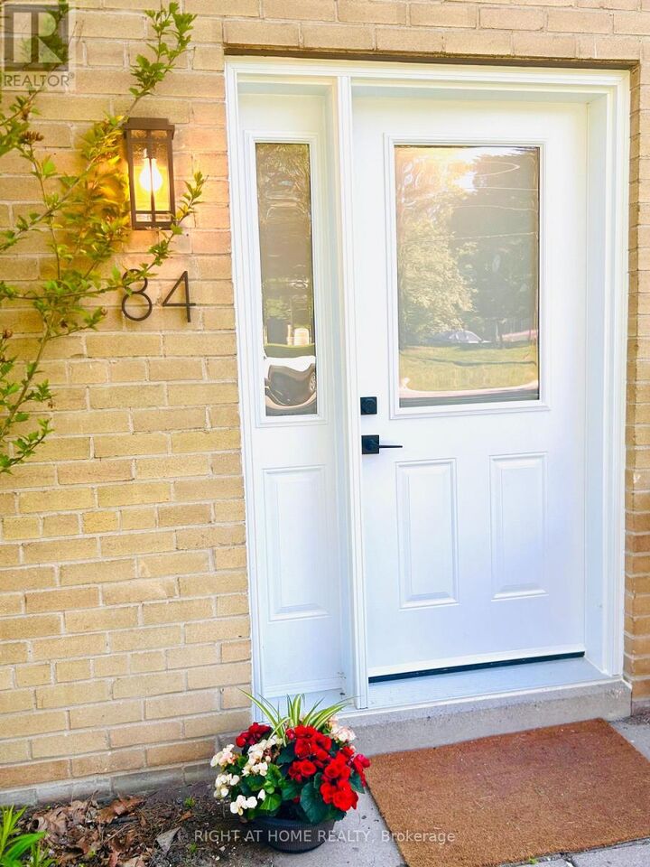 Property Photo: 84 Barber Greene Road 25 ON M3C 1Z9