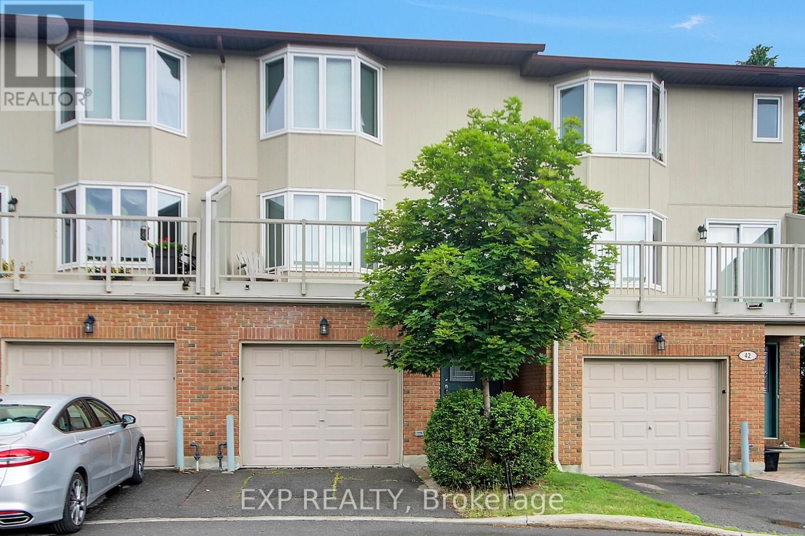 Property Photo:  40 Huntview Private 20  ON K1V 0M5 