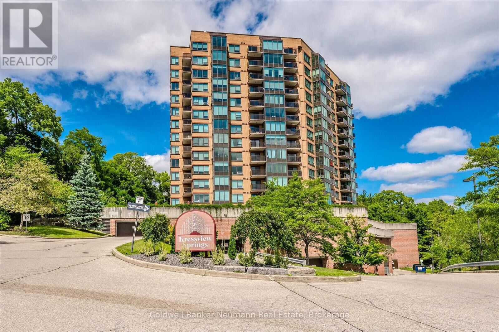 Property Photo:  237 King Street West 1106  ON N3H 5L2 
