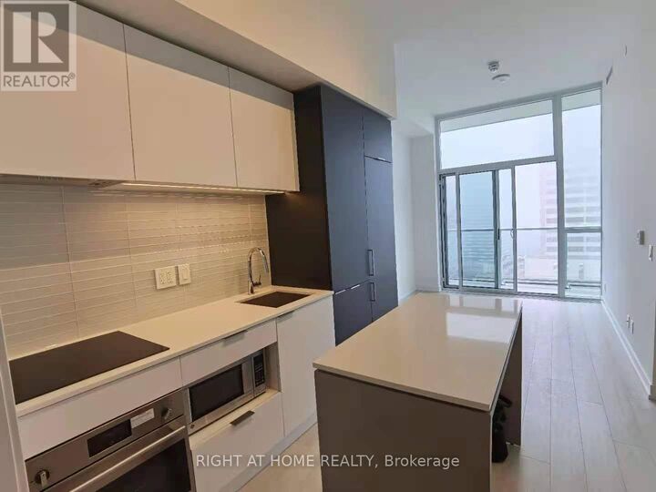 Property Photo:  33 Helendale Avenue 2008  ON M4R 0A4 