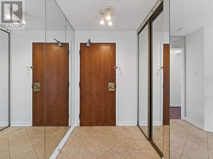 Property Photo: 343 Clark Avenue West 203 ON L4J 7K5